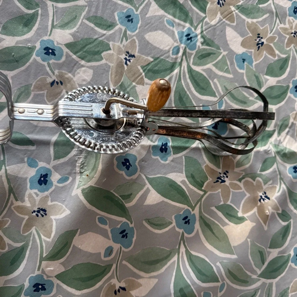 Vintage‎ Ekco High Speed Beater Hand Crank Egg Mixer Wood Handle Made in USA